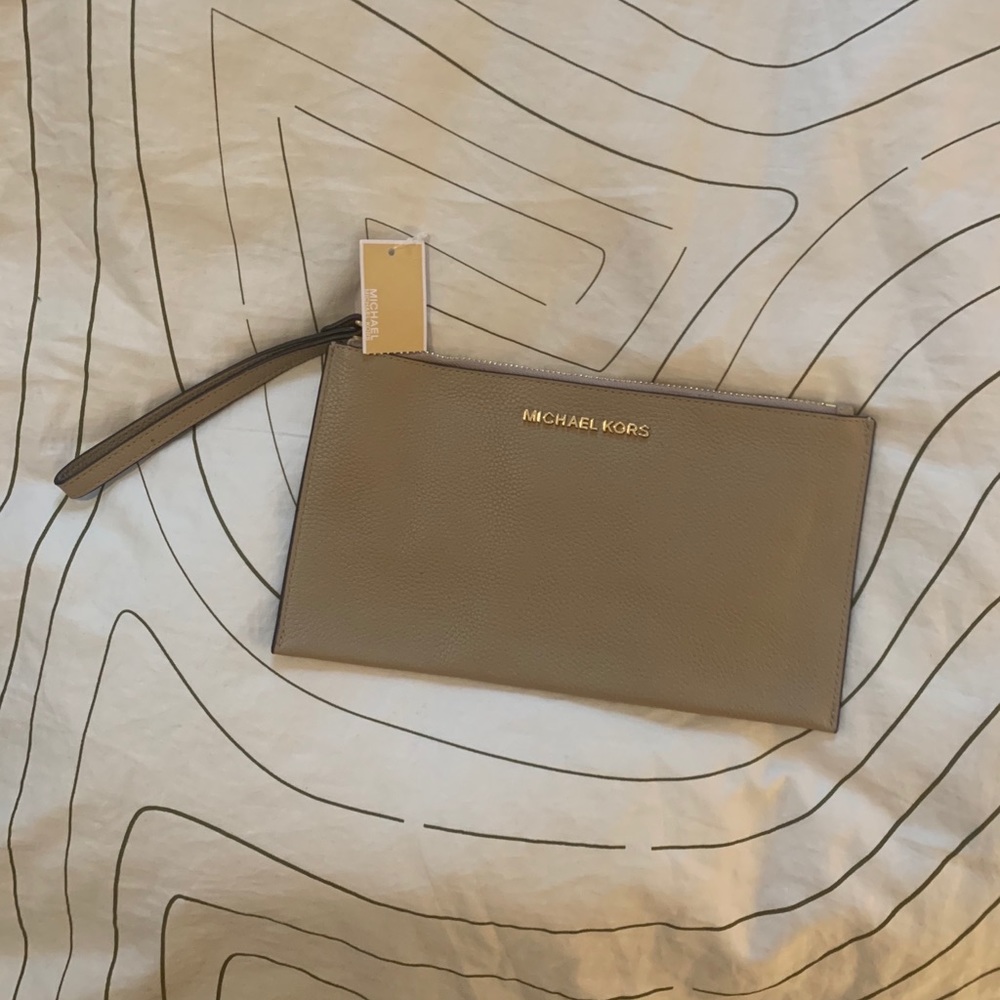 MICHAEL KORS NWT Tan Leather Wristlet